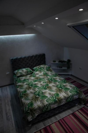 Garden apartment & parking